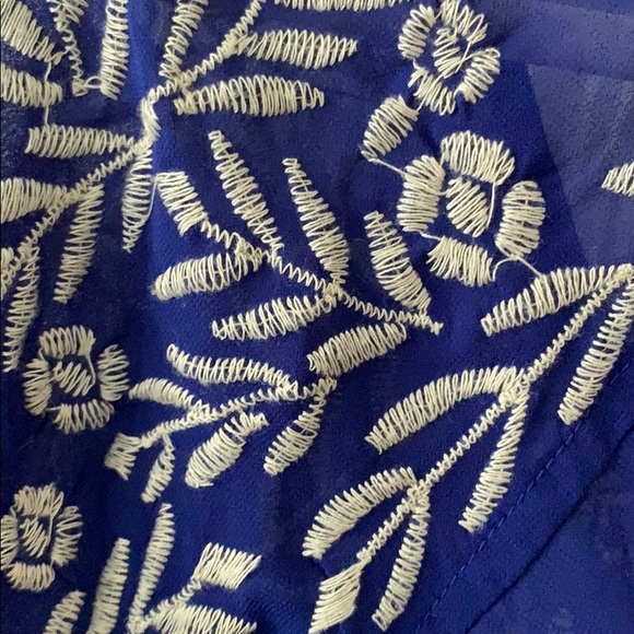 polyester blouse - Picture 3 of 5